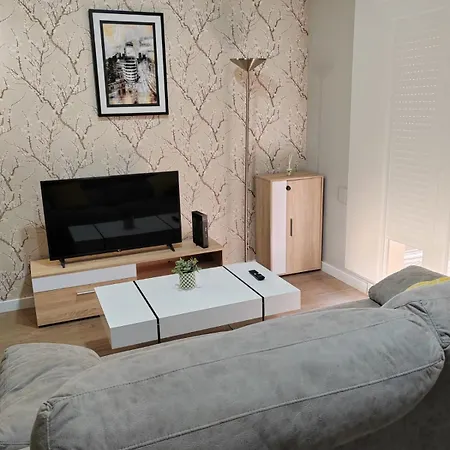 Urbanlux Recinto Ferial Apartment *